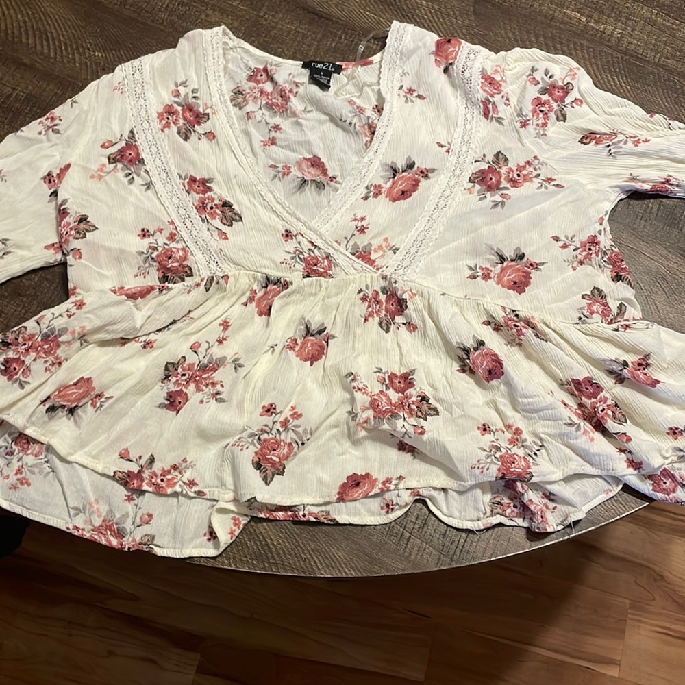 Colors are white red and some green with flowers